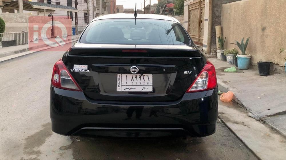 نيسان فيرسا